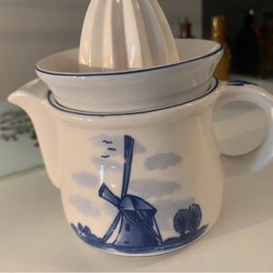 Hand painted Delft juicer